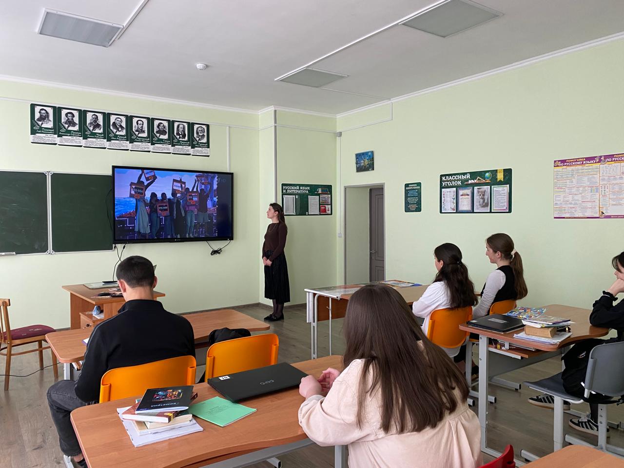 Кинопоказ, посвященный Дню воссоединения Крыма с Россией.