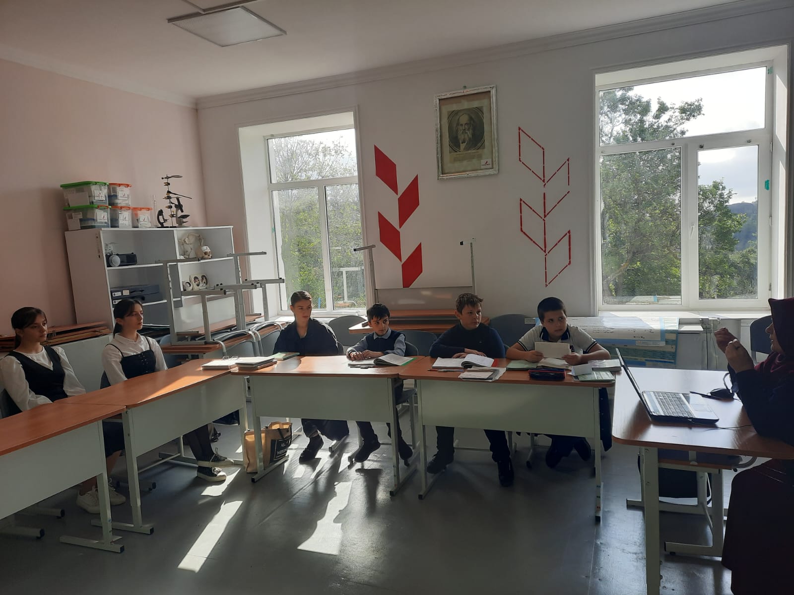 На занятии по физике.